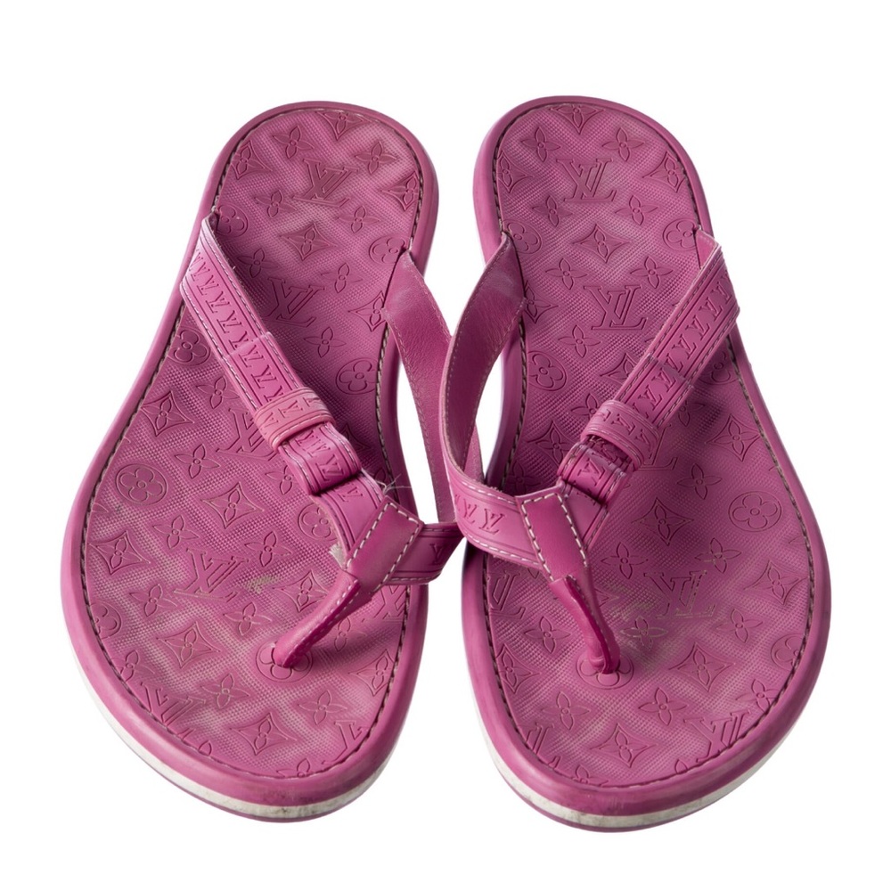 Louis Vuitton Rubber Flip Flops!